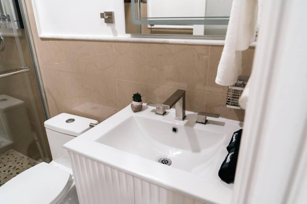 Luxury Retreat 3B ,2Ba Pool , Coral Gables Center Villa Miami Buitenkant foto