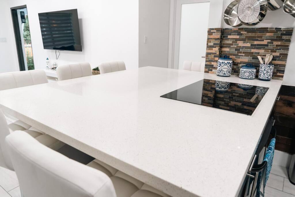 Luxury Retreat 3B ,2Ba Pool , Coral Gables Center Villa Miami Buitenkant foto