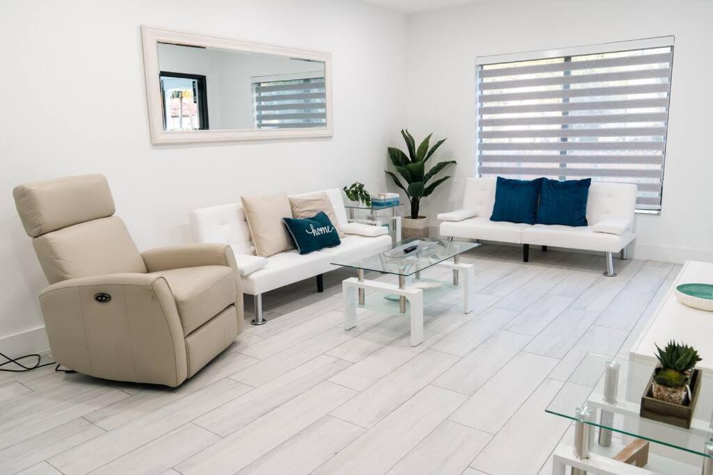 Luxury Retreat 3B ,2Ba Pool , Coral Gables Center Villa Miami Buitenkant foto