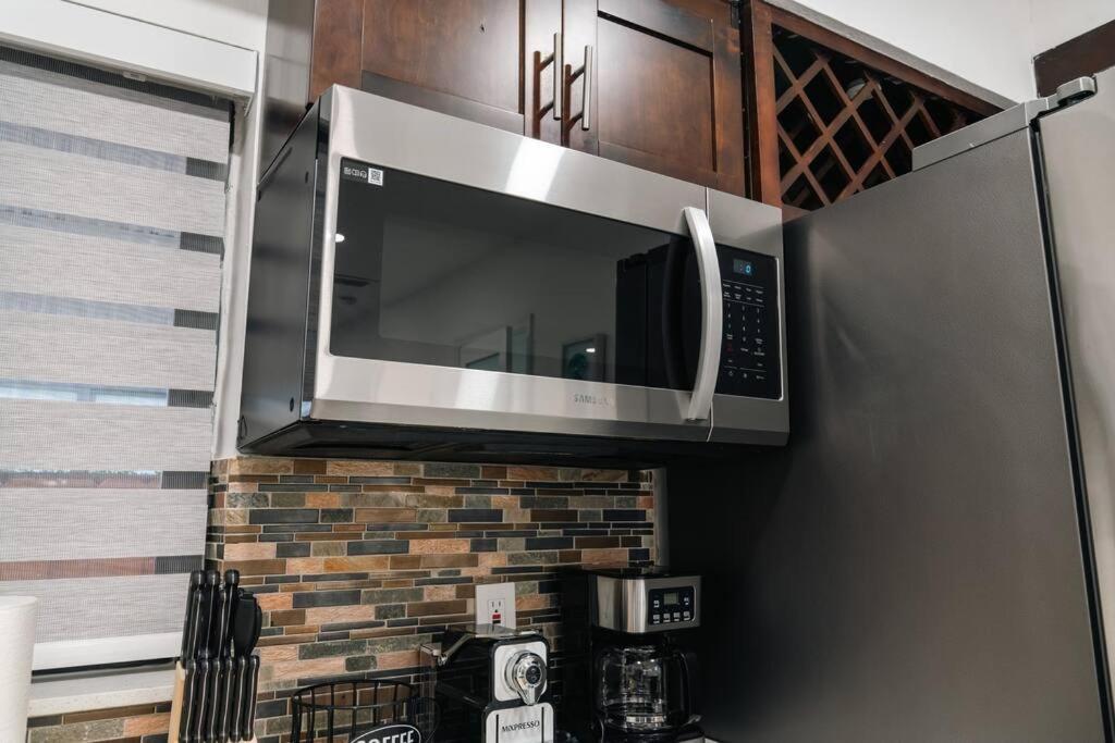 Luxury Retreat 3B ,2Ba Pool , Coral Gables Center Villa Miami Buitenkant foto