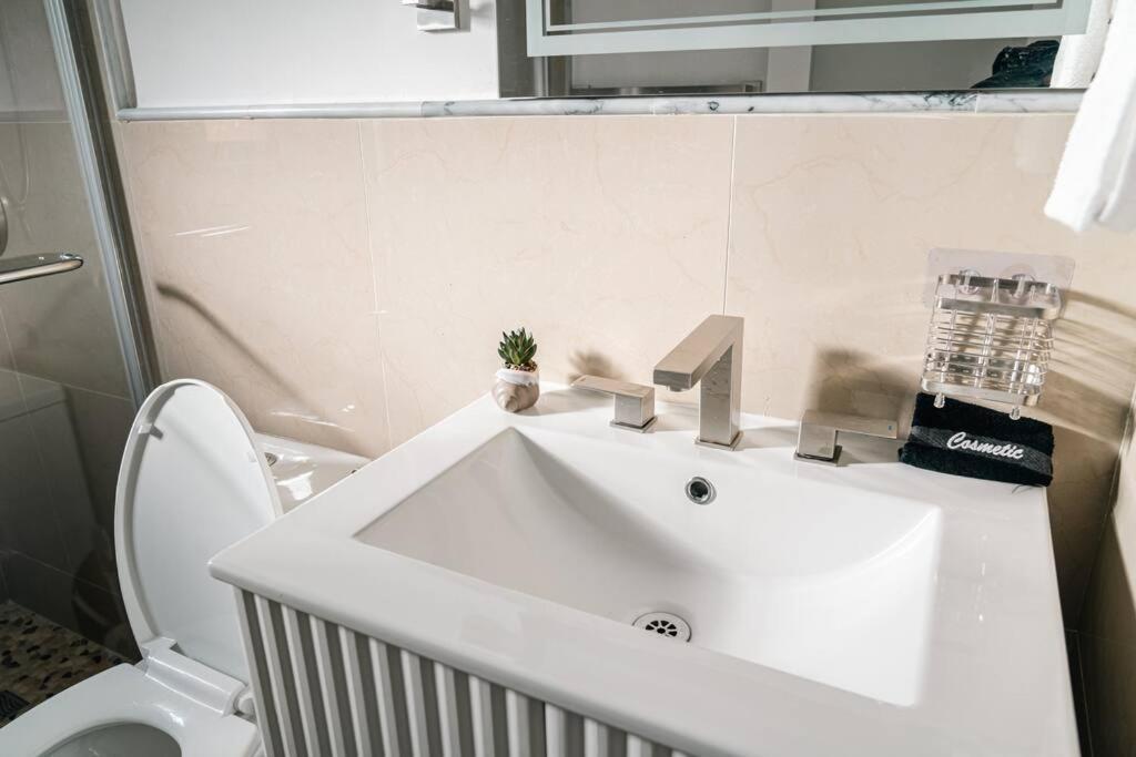 Luxury Retreat 3B ,2Ba Pool , Coral Gables Center Villa Miami Buitenkant foto