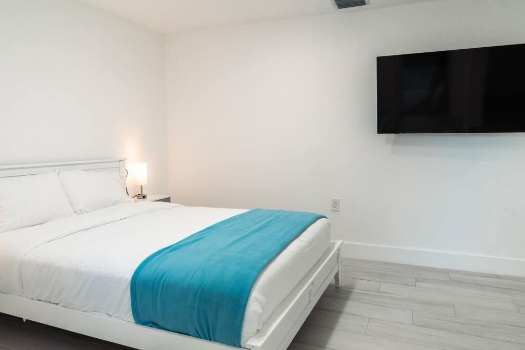 Luxury Retreat 3B ,2Ba Pool , Coral Gables Center Villa Miami Buitenkant foto