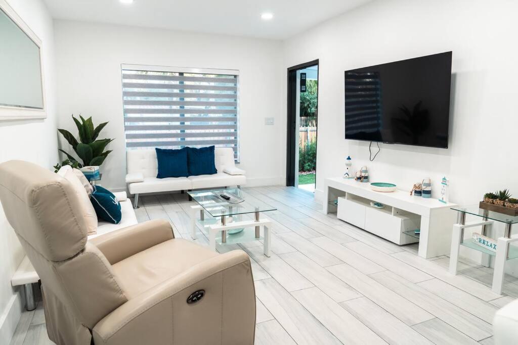 Luxury Retreat 3B ,2Ba Pool , Coral Gables Center Villa Miami Buitenkant foto