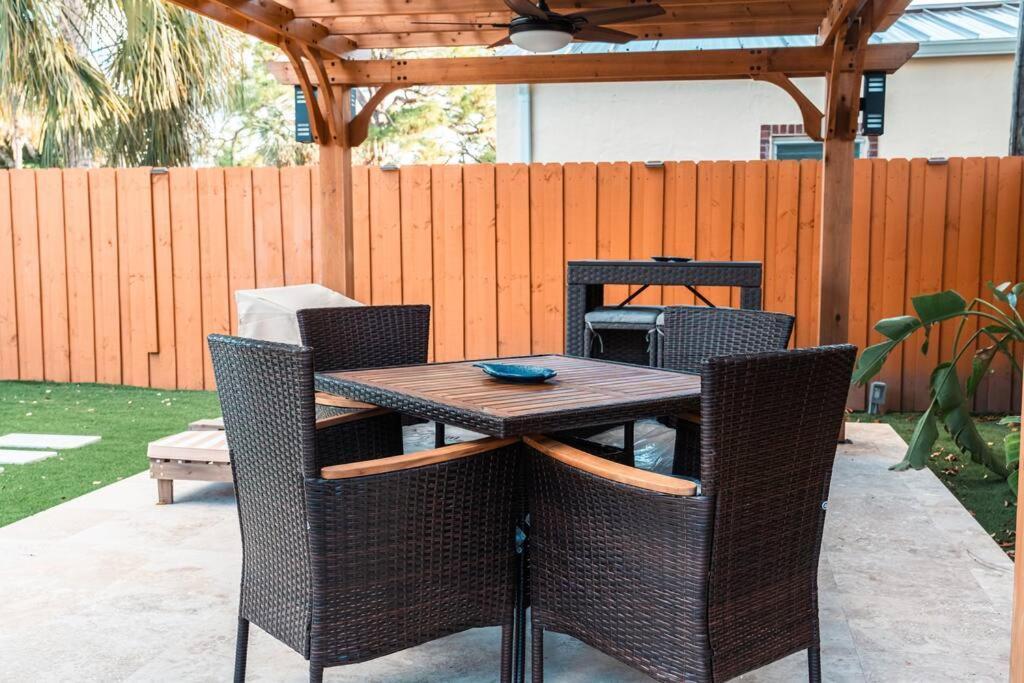 Luxury Retreat 3B ,2Ba Pool , Coral Gables Center Villa Miami Buitenkant foto
