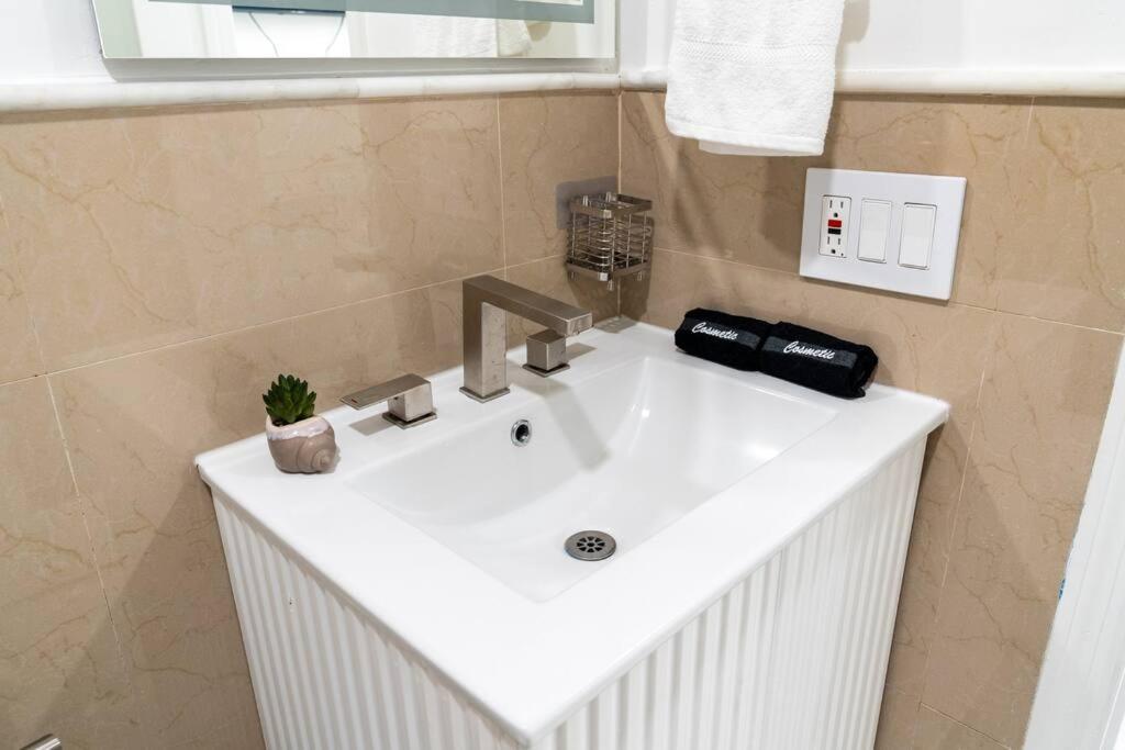 Luxury Retreat 3B ,2Ba Pool , Coral Gables Center Villa Miami Buitenkant foto