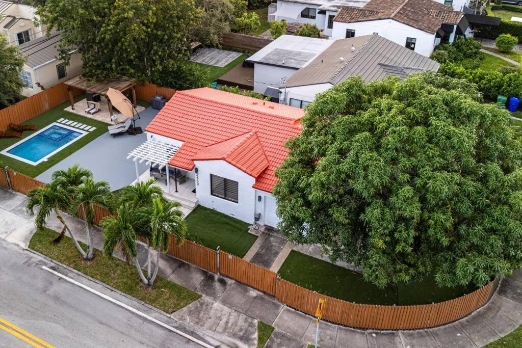 Luxury Retreat 3B ,2Ba Pool , Coral Gables Center Villa Miami Buitenkant foto